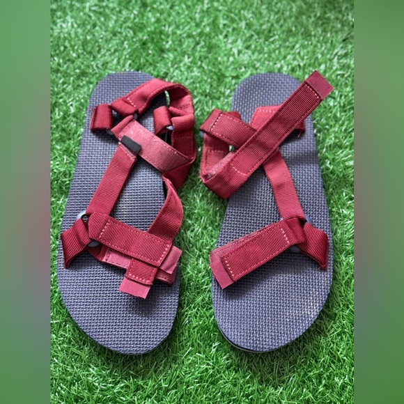 Teva Men’s Original Universal Burgundy Sandals Size 10 - Picture 1 of 6